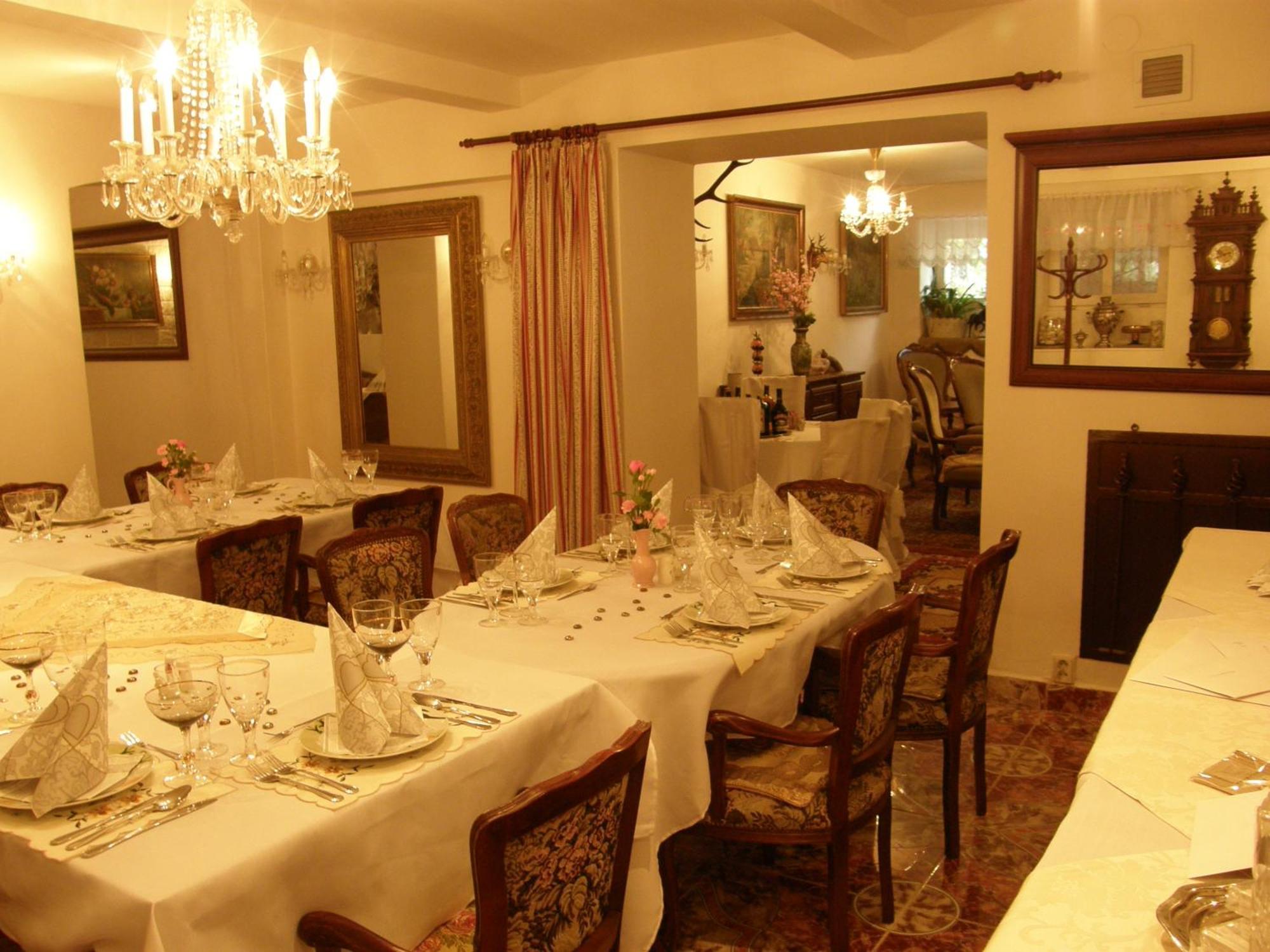 Hotel Garni オストラヴァ エクステリア 写真